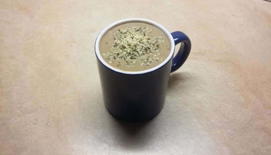Ledové coffee smoothie s konopným semínkem